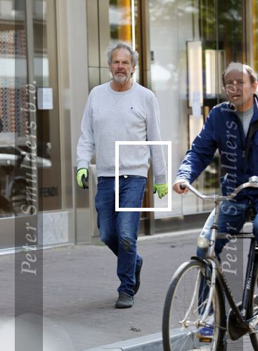 Amsterdam 30 april 2020
Bert Kuizenga op fr pc hooftstraat.