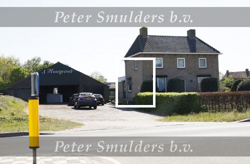 Oeffelt Boxmeer 22 april 2020
Boer Geert gaat op zijn verjaardag gewoon aan het werkt. Geert zit in Boer zoekt vouw.