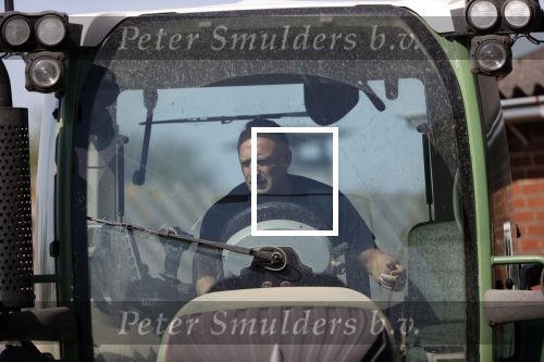 Oeffelt Boxmeer 22 april 2020
Boer Geert gaat op zijn verjaardag gewoon aan het werkt. Geert zit in Boer zoekt vouw.