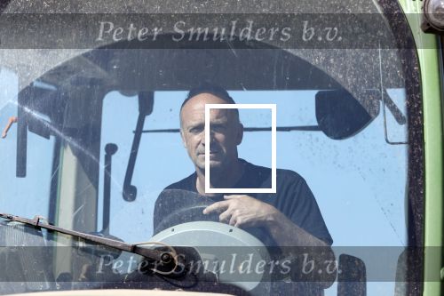 Oeffelt Boxmeer 22 april 2020
Boer Geert gaat op zijn verjaardag gewoon aan het werkt. Geert zit in Boer zoekt vouw.