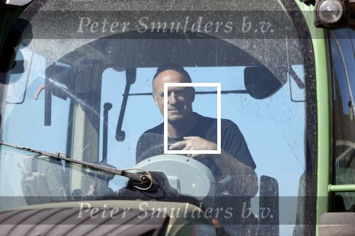 Oeffelt Boxmeer 22 april 2020
Boer Geert gaat op zijn verjaardag gewoon aan het werkt. Geert zit in Boer zoekt vouw.