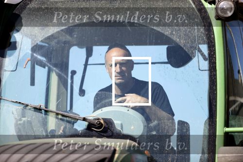 Oeffelt Boxmeer 22 april 2020
Boer Geert gaat op zijn verjaardag gewoon aan het werkt. Geert zit in Boer zoekt vouw.