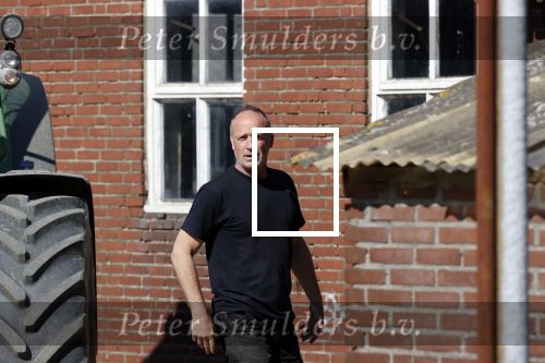 Oeffelt Boxmeer 22 april 2020
Boer Geert gaat op zijn verjaardag gewoon aan het werkt. Geert zit in Boer zoekt vouw.