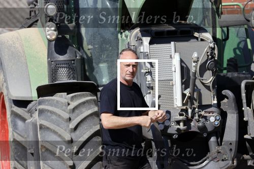 Oeffelt Boxmeer 22 april 2020
Boer Geert gaat op zijn verjaardag gewoon aan het werkt. Geert zit in Boer zoekt vouw.