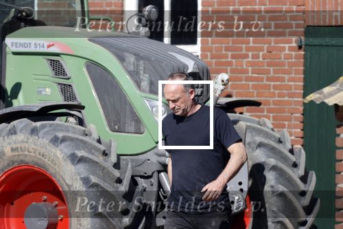 Oeffelt Boxmeer 22 april 2020
Boer Geert gaat op zijn verjaardag gewoon aan het werkt. Geert zit in Boer zoekt vouw.