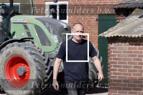 Oeffelt Boxmeer 22 april 2020
Boer Geert gaat op zijn verjaardag gewoon aan het werkt. Geert zit in Boer zoekt vouw.