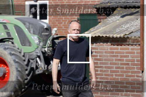 Oeffelt Boxmeer 22 april 2020
Boer Geert gaat op zijn verjaardag gewoon aan het werkt. Geert zit in Boer zoekt vouw.