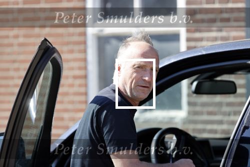 Oeffelt Boxmeer 22 april 2020
Boer Geert gaat op zijn verjaardag gewoon aan het werkt. Geert zit in Boer zoekt vouw.