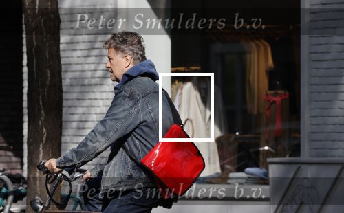 Amsterdam 24 april 2020
Boris Dittrich en zijn partner Jehoshua Rozenman srinken op straat een koffietje .