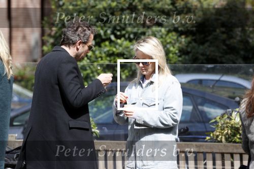 Amsterdam 1 mei 2020
Chantal Janzen en haar man Marco Geeratz eten ijsje in Amsterdam zuid.