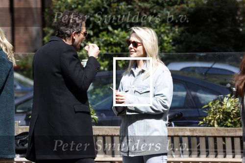 Amsterdam 1 mei 2020
Chantal Janzen en haar man Marco Geeratz eten ijsje in Amsterdam zuid.