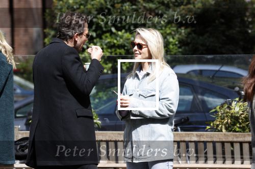 Amsterdam 1 mei 2020
Chantal Janzen en haar man Marco Geeratz eten ijsje in Amsterdam zuid.
