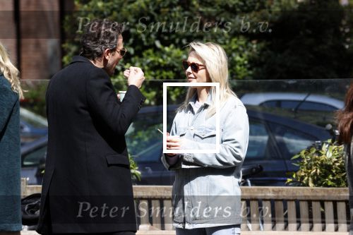 Amsterdam 1 mei 2020
Chantal Janzen en haar man Marco Geeratz eten ijsje in Amsterdam zuid.