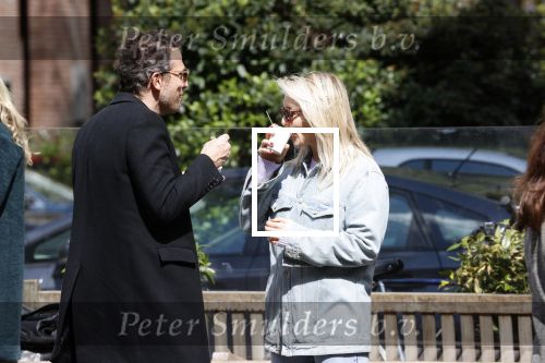 Amsterdam 1 mei 2020
Chantal Janzen en haar man Marco Geeratz eten ijsje in Amsterdam zuid.
