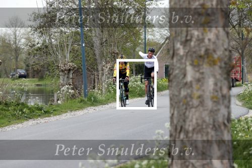 Abcoude 18 april 2020
Dylan Groenewegen , de snelste wielrenner ter wereld aan het trainen in Abcoude .