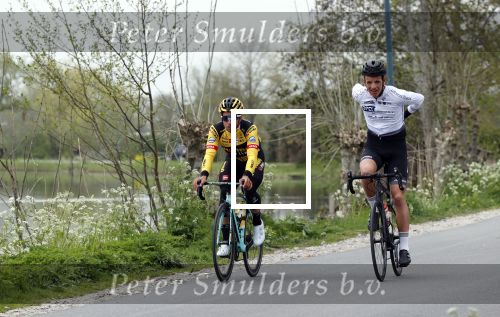 Abcoude 18 april 2020
Dylan Groenewegen , de snelste wielrenner ter wereld aan het trainen in Abcoude .