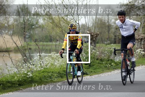 Abcoude 18 april 2020
Dylan Groenewegen , de snelste wielrenner ter wereld aan het trainen in Abcoude .