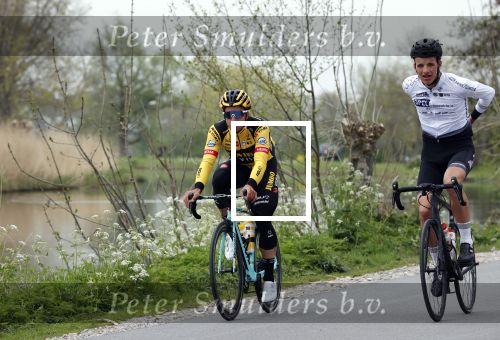 Abcoude 18 april 2020
Dylan Groenewegen , de snelste wielrenner ter wereld aan het trainen in Abcoude .