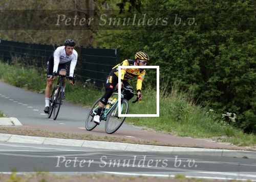 Abcoude 18 april 2020
Dylan Groenewegen , de snelste wielrenner ter wereld aan het trainen in Abcoude .