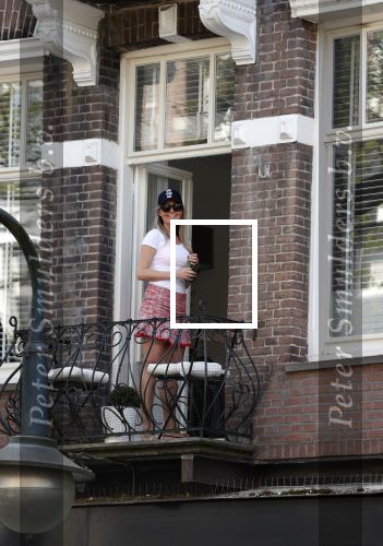 Amsterdam 23 april 2020
Felice Bakker op haar balkon in Amsterdam zuid