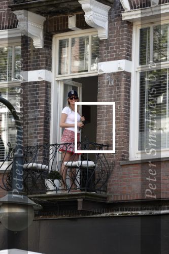 Amsterdam 23 april 2020
Felice Bakker op haar balkon in Amsterdam zuid