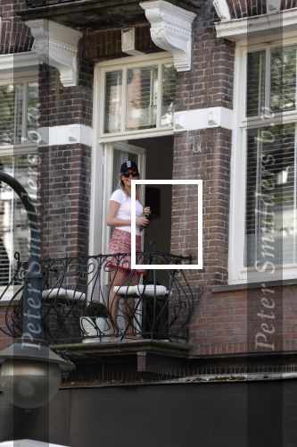 Amsterdam 23 april 2020
Felice Bakker op haar balkon in Amsterdam zuid
