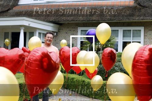 Aalsmeer 29 april 2020
Gerard Joling viert thuis zijn 60e verjaardag.