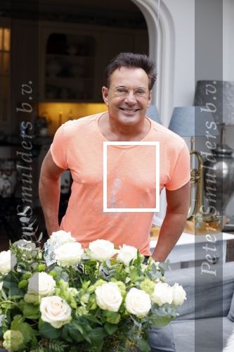 Aalsmeer 29 april 2020
Gerard Joling viert thuis zijn 60e verjaardag.