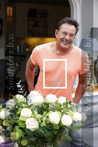 Aalsmeer 29 april 2020
Gerard Joling viert thuis zijn 60e verjaardag.