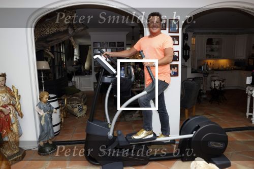 Aalsmeer 29 april 2020
Gerard Joling viert thuis zijn 60e verjaardag.