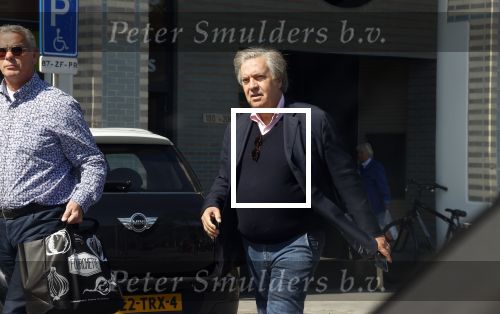 Amstelveen 15 april 2020
 Jan Dirk Paarlberg doet boodschappen op het gelderlandplein.