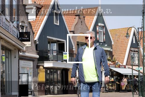 Volendam 23 april 2020
Jan Keizer wandelend op een lege dijk in Volendam ivm de coronacrisis.