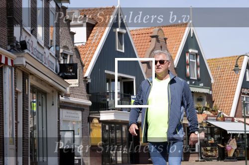Volendam 23 april 2020
Jan Keizer wandelend op een lege dijk in Volendam ivm de coronacrisis.