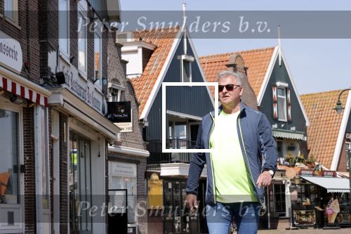 Volendam 23 april 2020
Jan Keizer wandelend op een lege dijk in Volendam ivm de coronacrisis.