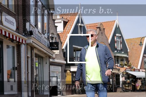 Volendam 23 april 2020
Jan Keizer wandelend op een lege dijk in Volendam ivm de coronacrisis.