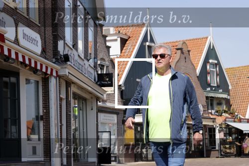 Volendam 23 april 2020
Jan Keizer wandelend op een lege dijk in Volendam ivm de coronacrisis.