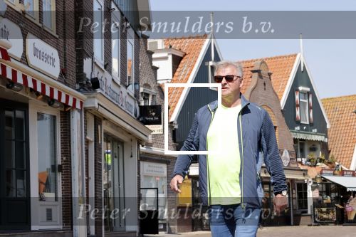 Volendam 23 april 2020
Jan Keizer wandelend op een lege dijk in Volendam ivm de coronacrisis.