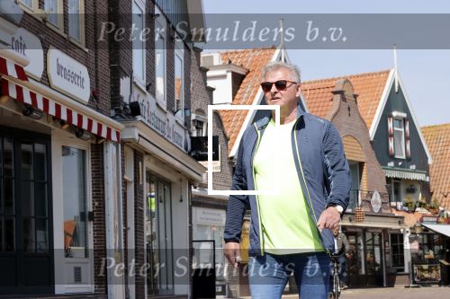 Volendam 23 april 2020
Jan Keizer wandelend op een lege dijk in Volendam ivm de coronacrisis.