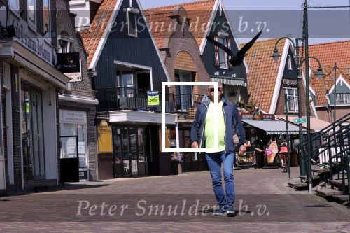 Volendam 23 april 2020
Jan Keizer wandelend op een lege dijk in Volendam ivm de coronacrisis.