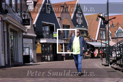 Volendam 23 april 2020
Jan Keizer wandelend op een lege dijk in Volendam ivm de coronacrisis.