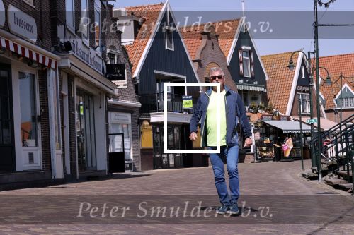 Volendam 23 april 2020
Jan Keizer wandelend op een lege dijk in Volendam ivm de coronacrisis.