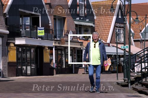 Volendam 23 april 2020
Jan Keizer wandelend op een lege dijk in Volendam ivm de coronacrisis.