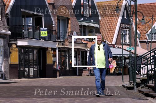 Volendam 23 april 2020
Jan Keizer wandelend op een lege dijk in Volendam ivm de coronacrisis.