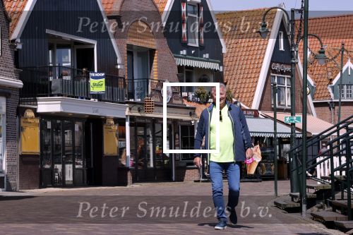 Volendam 23 april 2020
Jan Keizer wandelend op een lege dijk in Volendam ivm de coronacrisis.