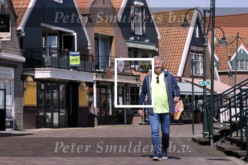 Volendam 23 april 2020
Jan Keizer wandelend op een lege dijk in Volendam ivm de coronacrisis.