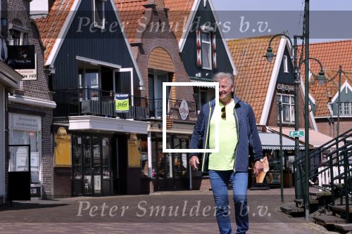 Volendam 23 april 2020
Jan Keizer wandelend op een lege dijk in Volendam ivm de coronacrisis.