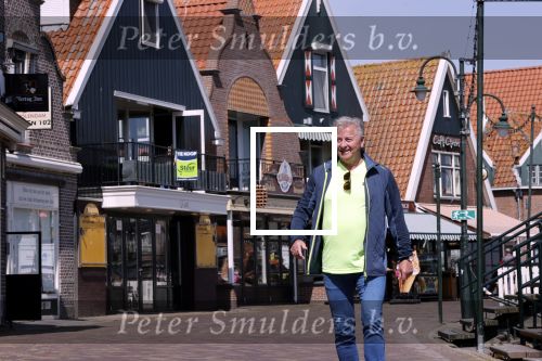 Volendam 23 april 2020
Jan Keizer wandelend op een lege dijk in Volendam ivm de coronacrisis.