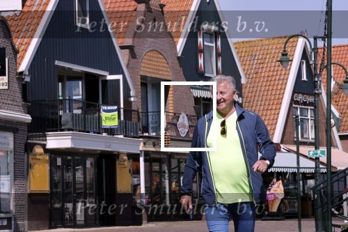 Volendam 23 april 2020
Jan Keizer wandelend op een lege dijk in Volendam ivm de coronacrisis.