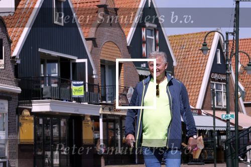 Volendam 23 april 2020
Jan Keizer wandelend op een lege dijk in Volendam ivm de coronacrisis.