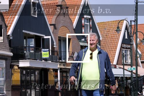 Volendam 23 april 2020
Jan Keizer wandelend op een lege dijk in Volendam ivm de coronacrisis.